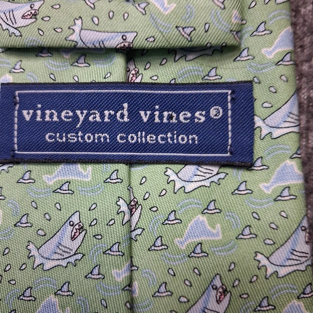 Vineyard Vines Mens Silk Tie Green Shark Boston Big Game Fishing Club Nautical